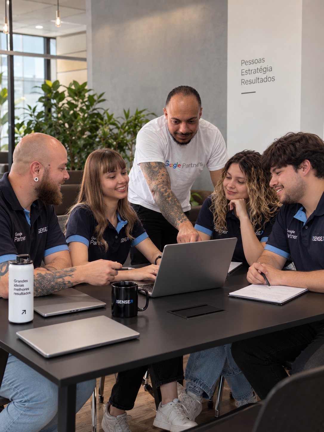Equipe da Agência Sense em reunião